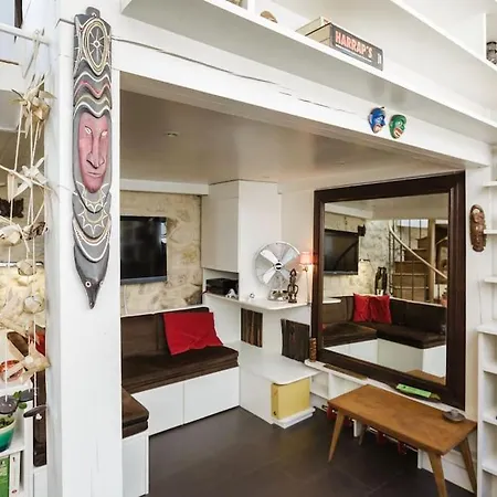 Peace And Greenery, Heart Of Parijs