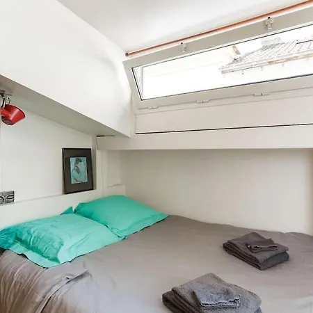 Peace And Greenery, Heart Of Parijs