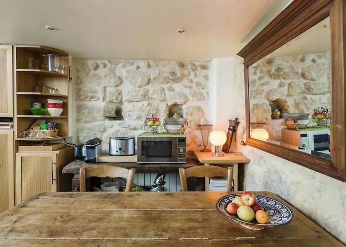 Peace And Greenery, Heart Of Paříž